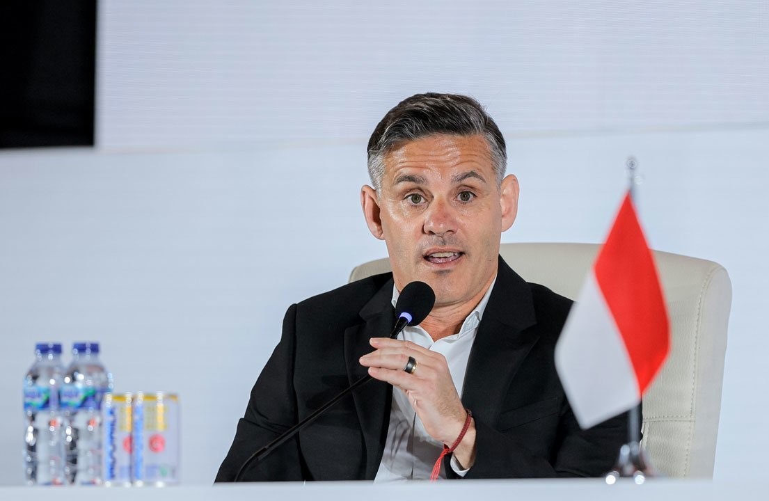 staf pelatih Timnas Indonesia era John Herdman bersama tim