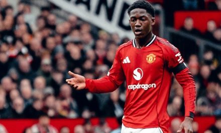Kobbie Mainoo Kontrak Baru Man United: Gaji Naik 5 Kali Lipat
