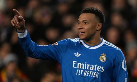 Publik Terkejut, Mbappe Tertangkap Nyetir Mobil Sederhana di Paris