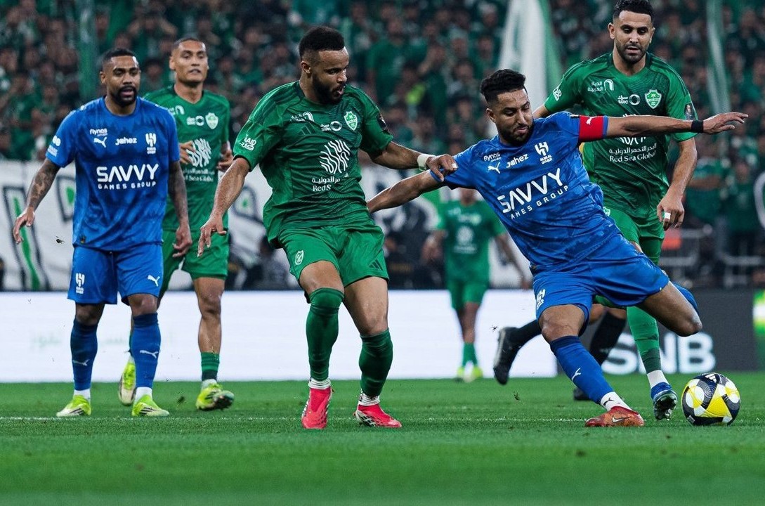 Selebrasi pemain Al Hilal setelah menang adu penalti melawan Al Ahli di semifinal King’s Cup 2025/2026.