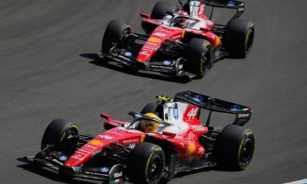 Panas di Shanghai! Hamilton Kalahkan Leclerc, Ferrari Justru Bangga