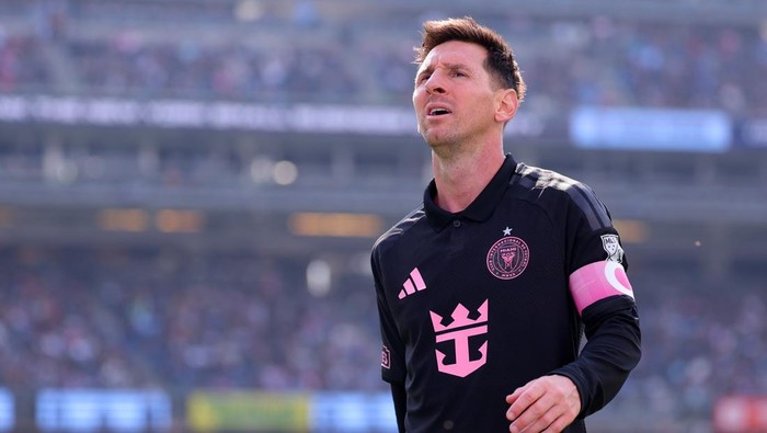 Tendangan Lionel Messi Perspektif Historis Sepak Bola Dunia