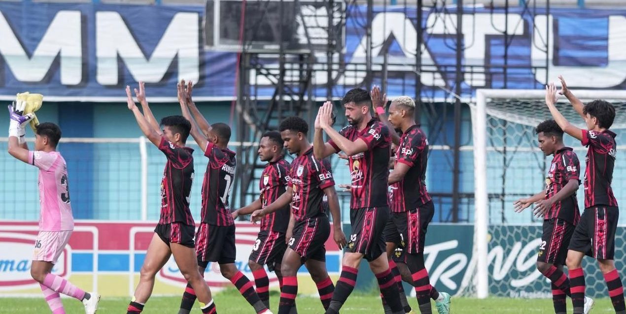 Pemain PSS Sleman bertanding dalam persaingan promosi Pegadaian Championship