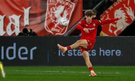 Chelsea dan Barcelona Incar Bek Muda FC Twente Ruud Nijstad