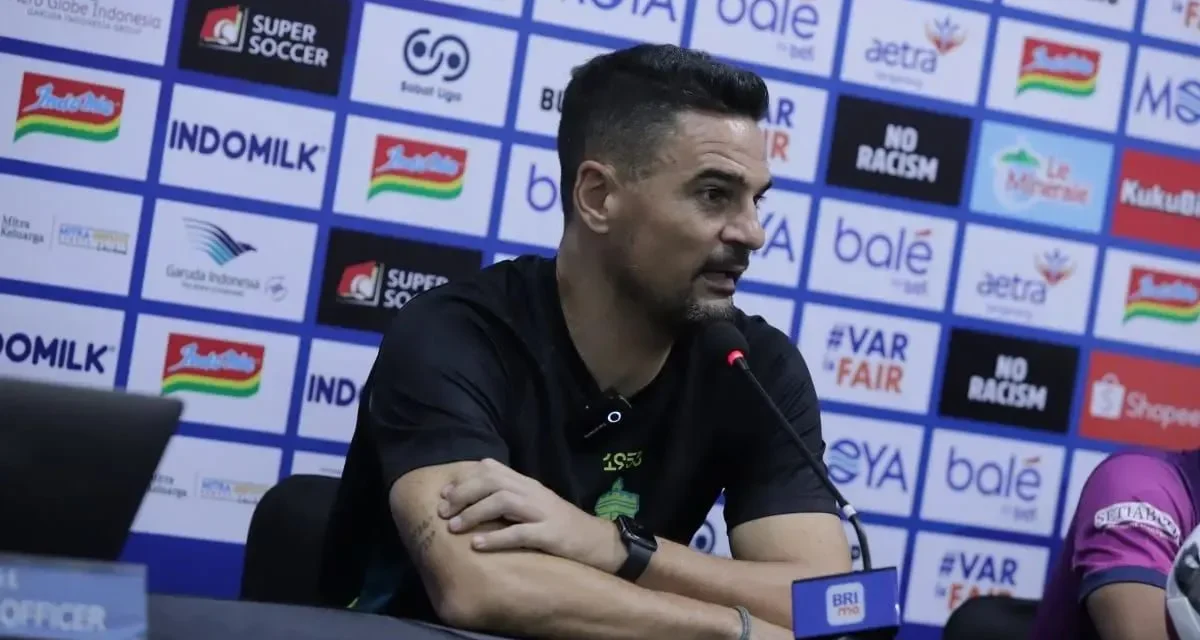 Carlos Pena Cari Strategi Baru untuk Persita Tangerang Bangkit