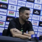 Carlos Pena Cari Strategi Baru untuk Persita Tangerang Bangkit