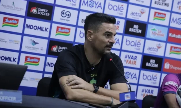 Carlos Pena Cari Strategi Baru untuk Persita Tangerang Bangkit