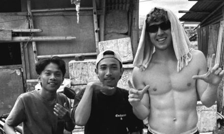 Ole Romeny Nikmati Liburan di Lombok, Bermain Bola Berbaur