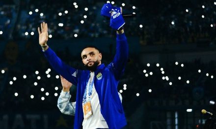 Layvin Kurzawa Curi Perhatian Bobotoh dalam Pawai Juara Persib