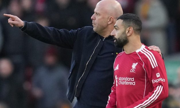 Arne Slot Respons Kritik Salah soal Heavy-Metal Football Liverpool