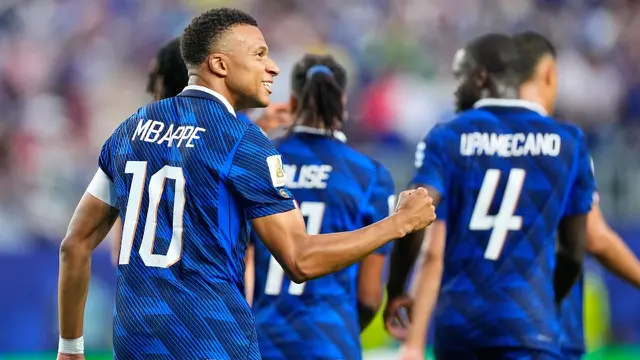 Kylian Mbappe merayakan gol saat Prancis mengalahkan Irak 3-0