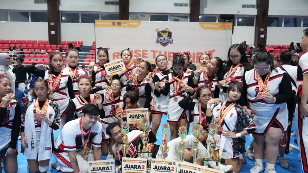 Tim United Allstars merayakan kemenangan usai meraih berbagai gelar pada Kejurnas Cheerleading 2026.