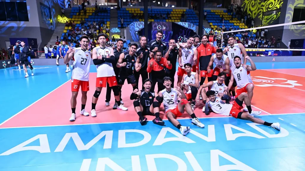 Timnas voli putra Indonesia merayakan kemenangan atas India usai memastikan tiket ke final AVC Men's Volleyball Cup 2026.