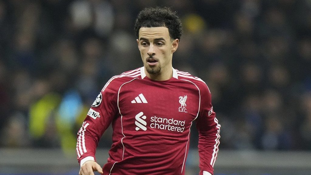 Curtis Jones saat membela Liverpool di tengah kabar penolakan tawaran transfer dari Inter Milan