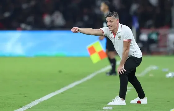 John Herdman memimpin latihan Timnas Indonesia dalam persiapan Piala AFF 2026.