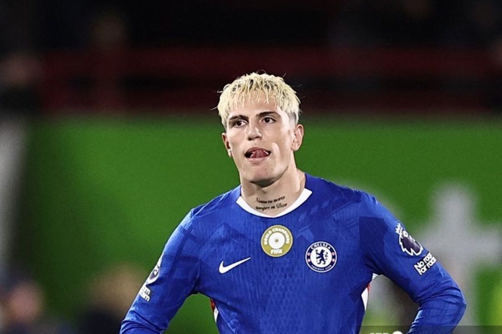 Alejandro Garnacho saat membela Chelsea di tengah rumor transfer ke AS Roma dan Napoli pada bursa transfer musim panas 2026.
