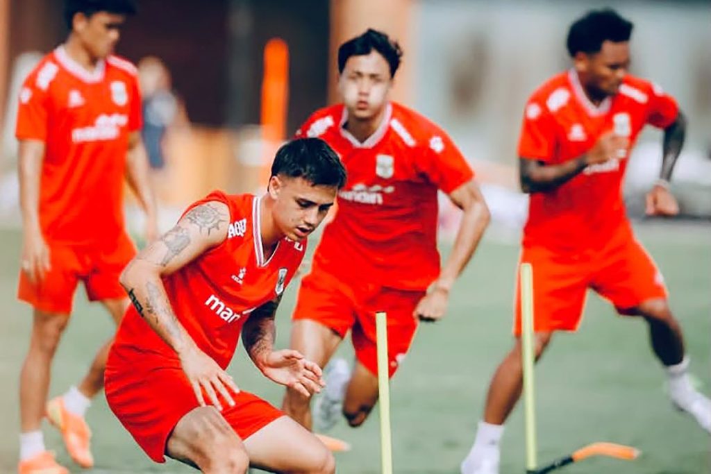 Pelatih Timnas Indonesia John Herdman memimpin sesi latihan skuad Garuda di Bali United Training Center menjelang ASEAN Championship 2026.