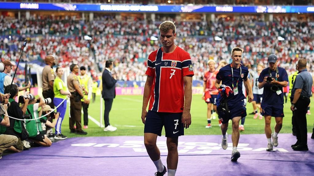 Alexander Sorloth memberikan respons usai mendapat kritik karena gagal memanfaatkan peluang emas dalam laga Norwegia melawan Inggris di perempatfinal Piala Dunia 2026.