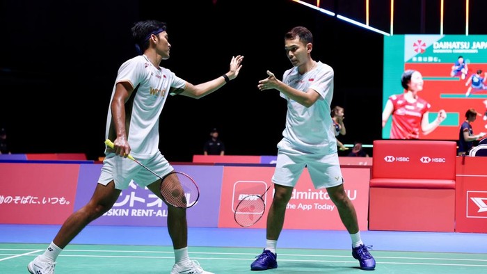 Fajar Alfian dan Muhammad Shohibul Fikri merayakan kemenangan usai menjadi juara Japan Open 2026 setelah mengalahkan ganda putra nomor satu dunia.
