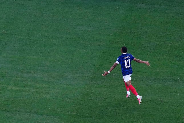 Kylian Mbappe Pecahkan Rekor, Prancis ke 16 Besar