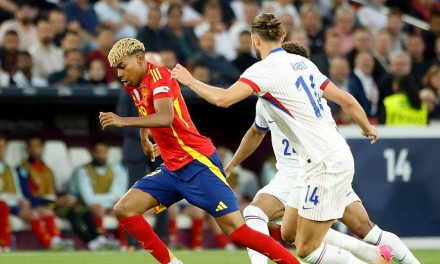 Ibrahimovic Dibuat Terpukau, Pau Cubarsi Jadi Sorotan