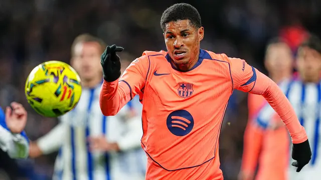 Marcus Rashford saat menjalani pertandingan dengan sorotan pada nilai gaji dan masa depannya di bursa transfer musim panas 2026.