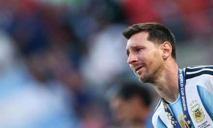 Lionel Messi Ragu Lanjutkan Karier Sepak Bola Setelah Sang Ayah Meninggal Dunia