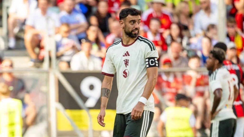Bruno Fernandes raih PFA Player of the Year bersama Manchester United