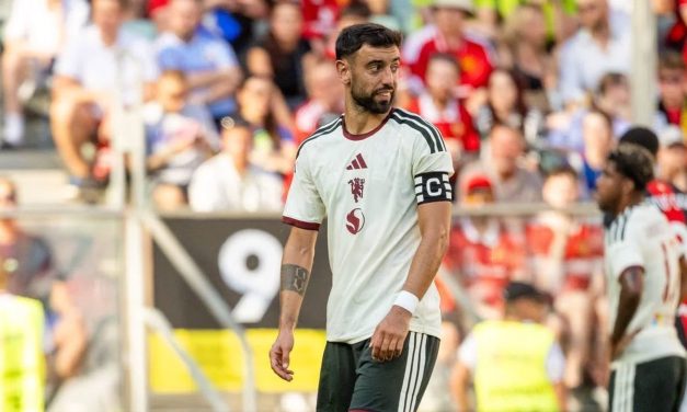 Bruno Fernandes Raih PFA Player of the Year, Rekor 21 Assist Jadi Bukti Dominasinya