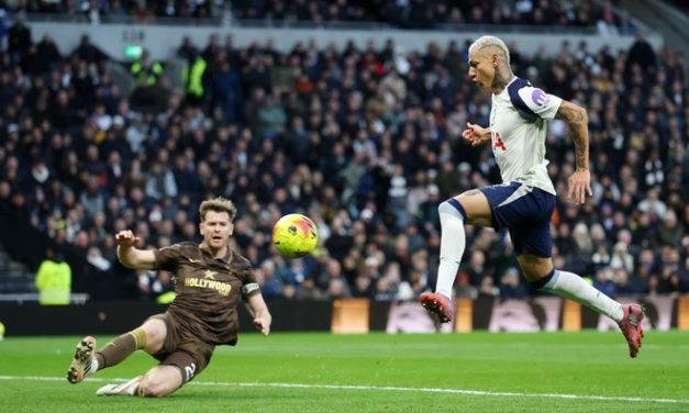 Chelsea dan MU Menang Dramatis, Tottenham Jajaki Pertukaran Richarlison-Ndiaye