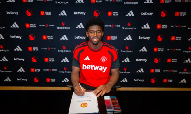 Manchester United Resmi Rekrut Carlos Baleba, Carrick Rombak Lini Tengah