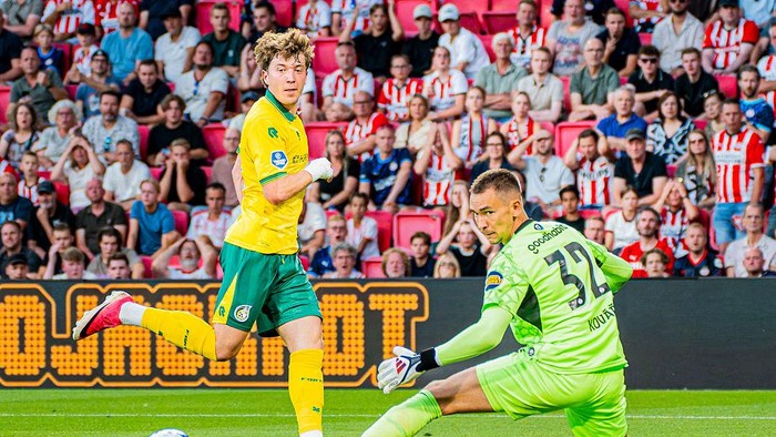 Ole Romeny mencetak gol pada laga debut Eredivisie 2026/2027.