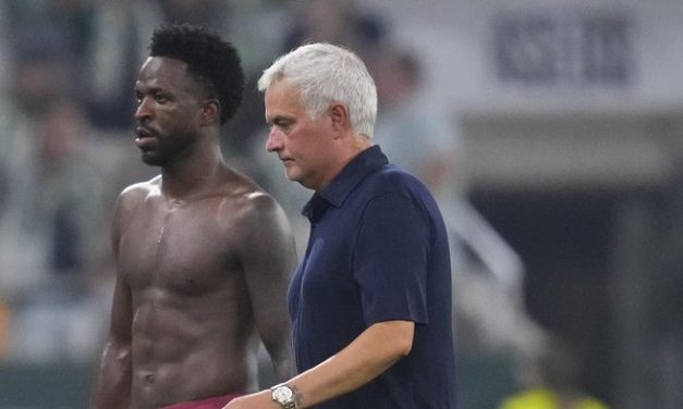 Vinicius Abaikan Mourinho, Masalah Lama Real Madrid Kembali Jadi Sorotan