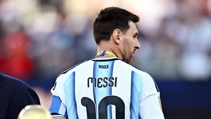 Lionel Messi pensiun